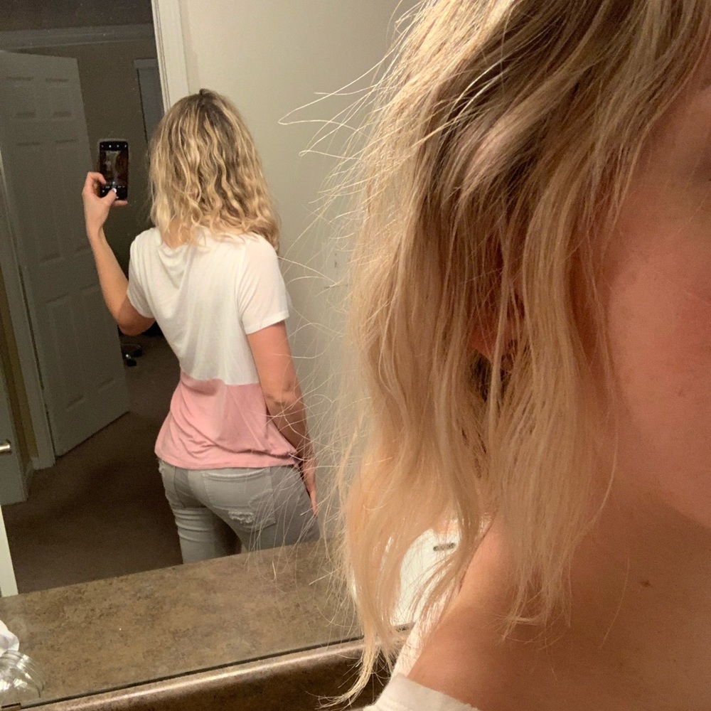 White and pink t-shirt perfect for summer! - Picture 4 of 5